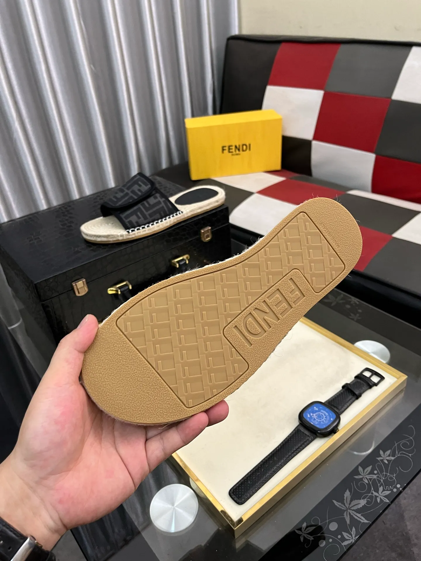 Men's shoes💰320⌚️⌚️[FENDI~Fendi slippers] High-end men's shoes brand official website 1:1 latest masterpiece: original mold customization, fabrics made of imported original materials, upgraded outsole, lighter, top quality in the market, simple and tasteful, a must-have for fashionistas, fashion is at your feet, full of confidence, the same style at the counter👍The season of summer slippers is here. Yardage: 38-44. Can be customized45.46.47